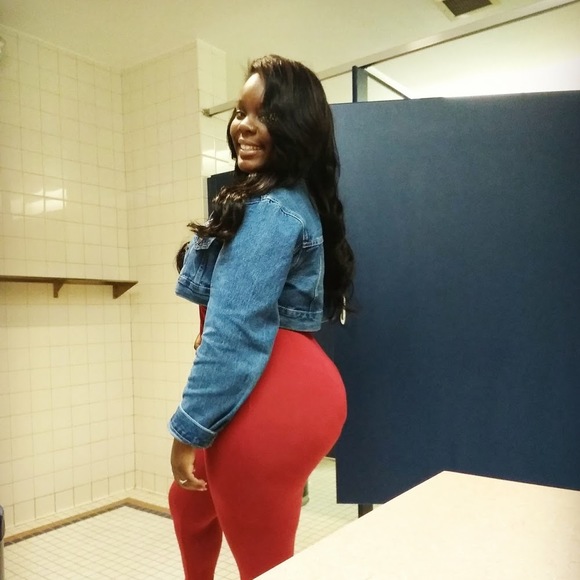 Profile Picture of Deneilia Jackson (@jdeneilia) on Poshmark