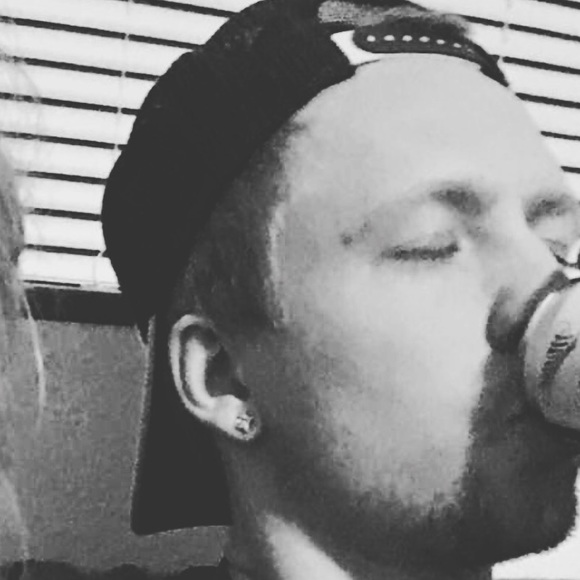 Profile Picture of Derek Armstrong (@derek5939) on Poshmark