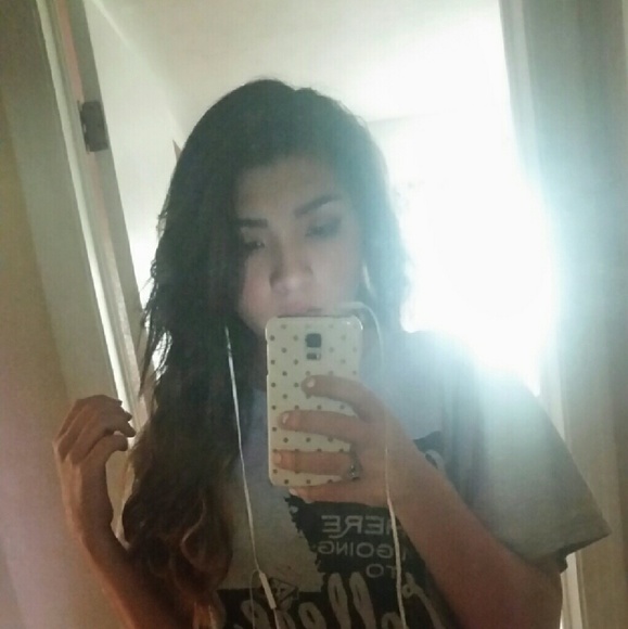 Profile Picture of Ileane Ledezma (@ileane97) on Poshmark