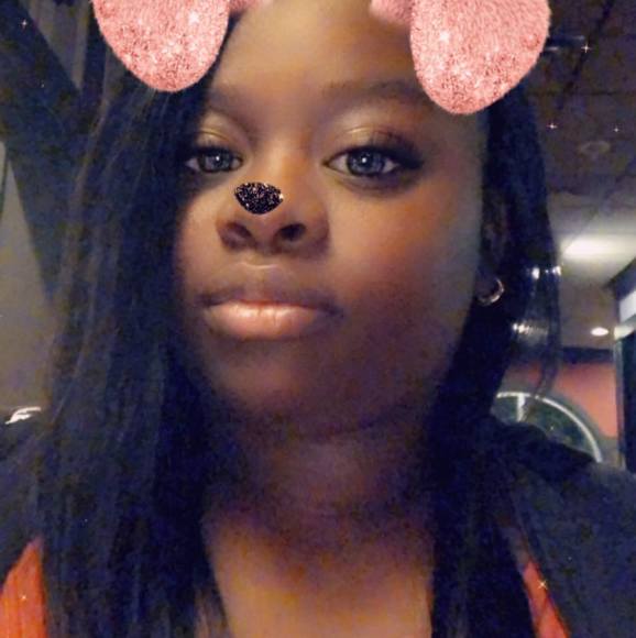 Profile Picture of Andrea Simmons (@missie_28) on Poshmark