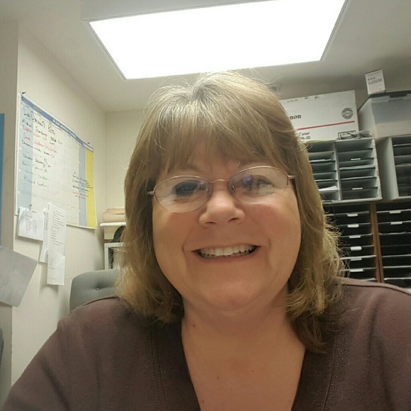 Profile Picture of Sandy Crager (@stcrager) on Poshmark