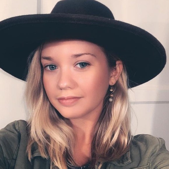 Profile Picture of Danielle Bosscher (@dlboss01) on Poshmark