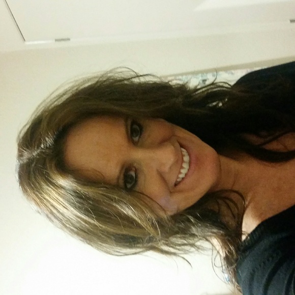 Profile Picture of Louise Callaghan (@lmcs1106) on Poshmark