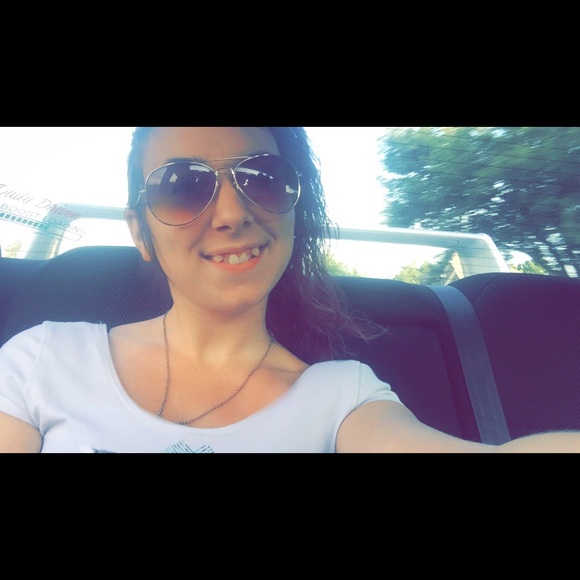 Profile Picture of Ashlynn Foster (@ashlynnfoster13) on Poshmark