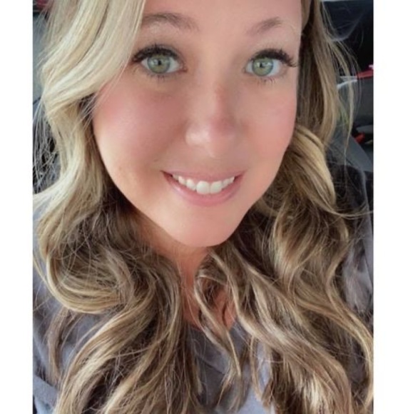 Profile Picture of Jennifer Lynn (@jenyoung05) on Poshmark