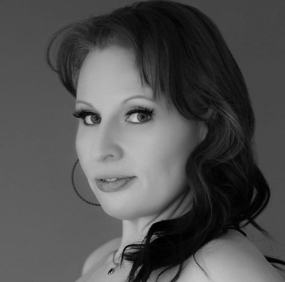 Profile Picture of Nikki Peever (@peevernik) on Poshmark