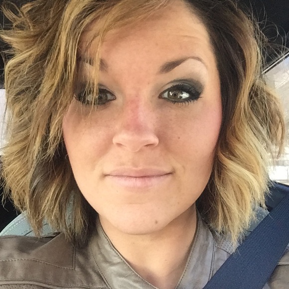 Profile Picture of Tabitha Simpson (@tablove2013) on Poshmark