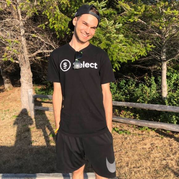 Profile Picture of James Rizzo (@jamesrizzo96) on Poshmark