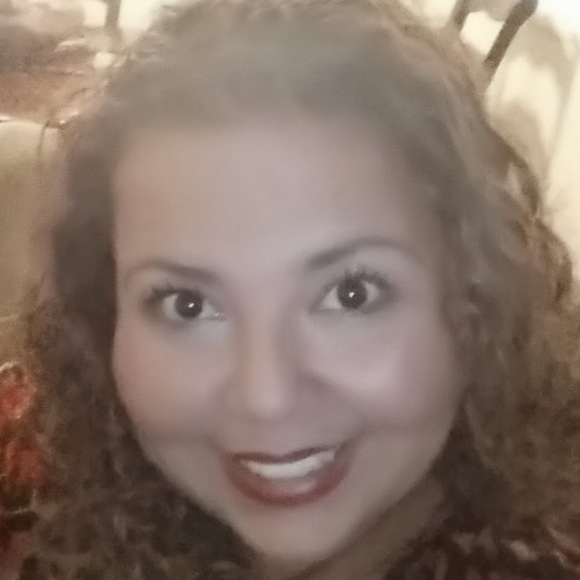 Profile Picture of Annette Elizalde (@annetteelizalde) on Poshmark