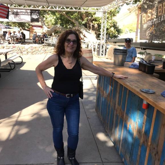 Profile Picture of Gloria Wilson (@gloriawilson114) on Poshmark