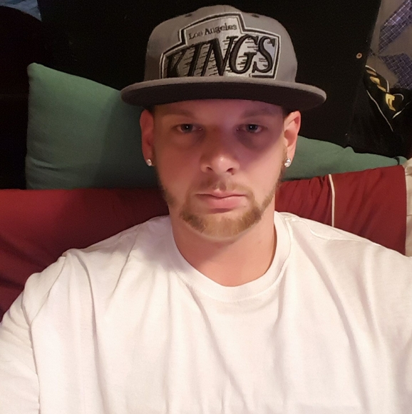 Profile Picture of Micah Wieting (@xxmjxx1193) on Poshmark