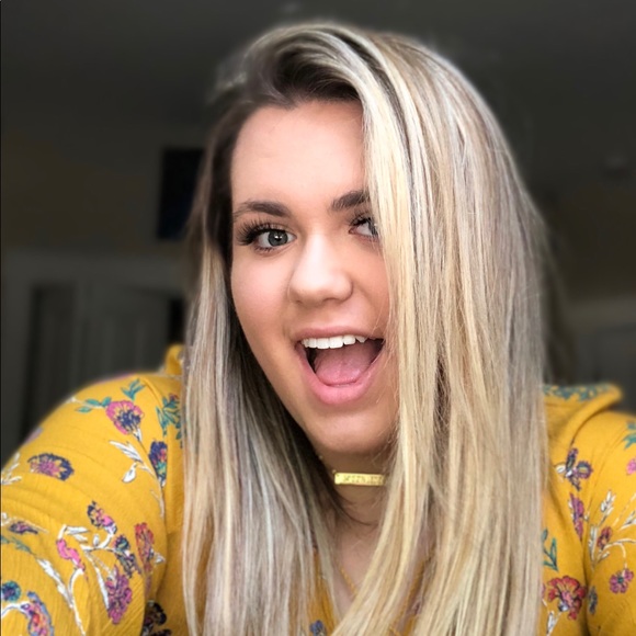 Profile Picture of Savannah Watson (@savannahew0308) on Poshmark