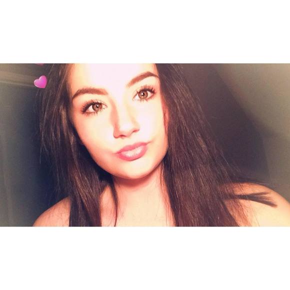 Profile Picture of Haley Deveaux (@haleydeveaux) on Poshmark