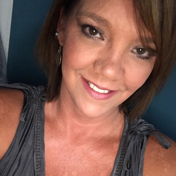 Profile Picture of Dawn Carson (@dawn3carson) on Poshmark