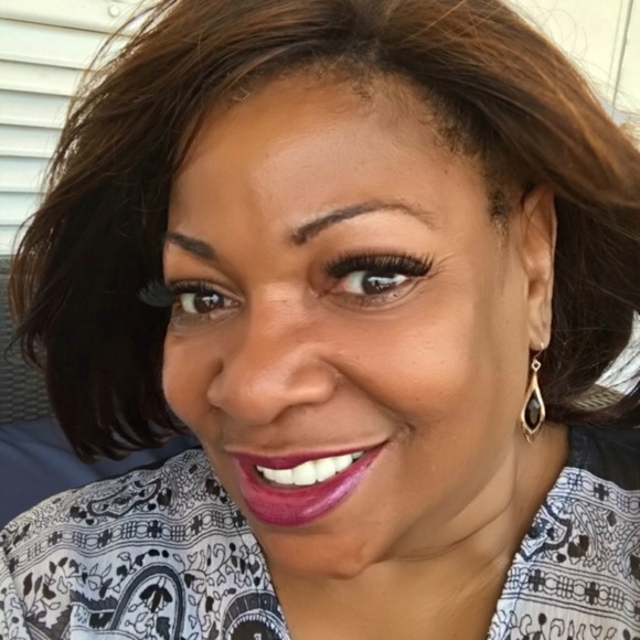 Profile Picture of Crystyl Rickenbacker (@cdianer1956) on Poshmark