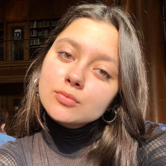 Profile Picture of Athena Swiader (@athenaswiader) on Poshmark