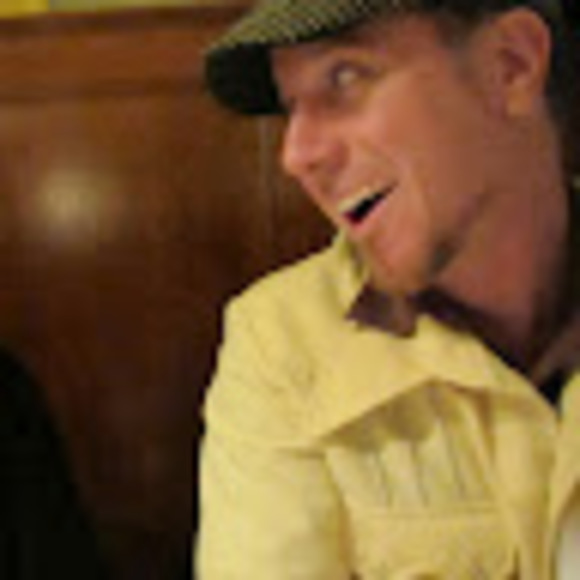 Profile Picture of David Lieberman (@dliebermail) on Poshmark