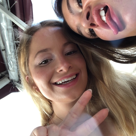 Profile Picture of Kendall Frohn (@kendallfrohn) on Poshmark