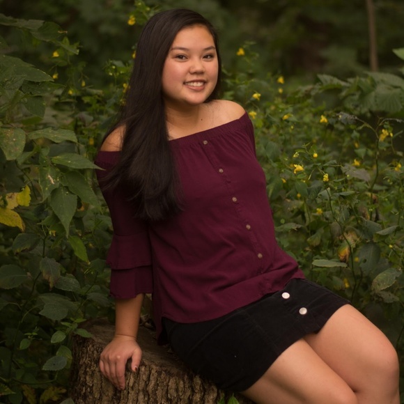 Profile Picture of Anna Arnoldussen (@aarnoldussen) on Poshmark