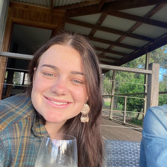 Profile Picture of Tara Gourlay (@taragourlay) on Poshmark