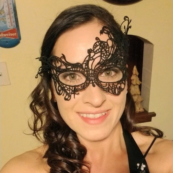 Profile Picture of Joannie Chirafisi (@bandit4879) on Poshmark