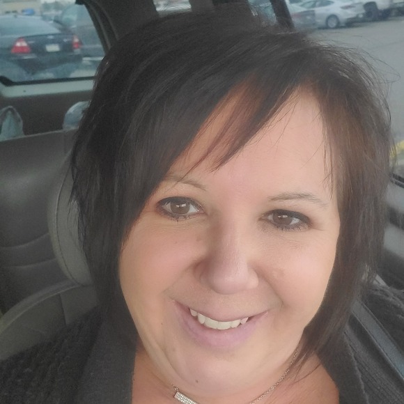 Profile Picture of Candee Klenk (@swtnlo35) on Poshmark