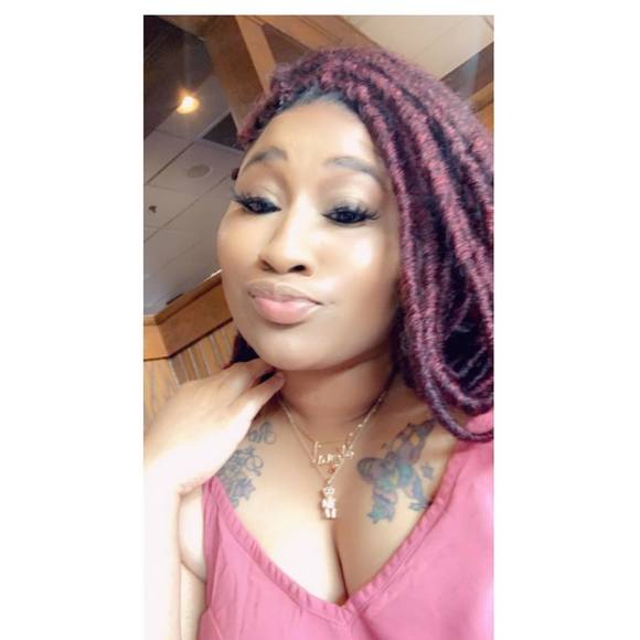 Profile Picture of Samone Thomas (@samone_thomas) on Poshmark