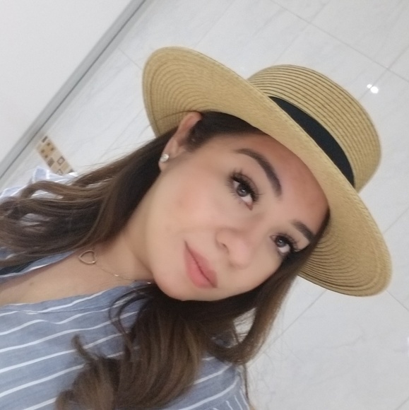 Profile Picture of Cristal Castaneda (@cast89) on Poshmark