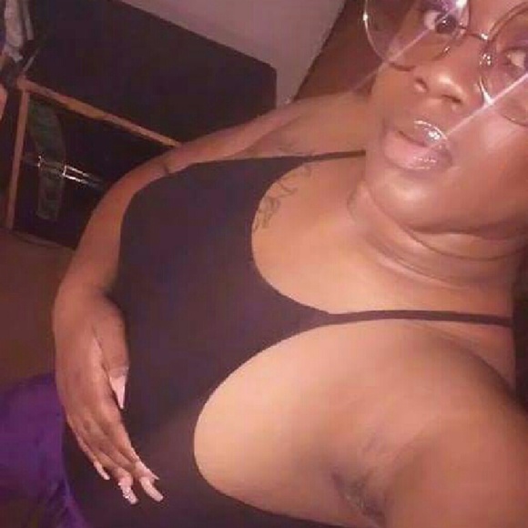 Profile Picture of Bridaya Powell (@sparklebri) on Poshmark