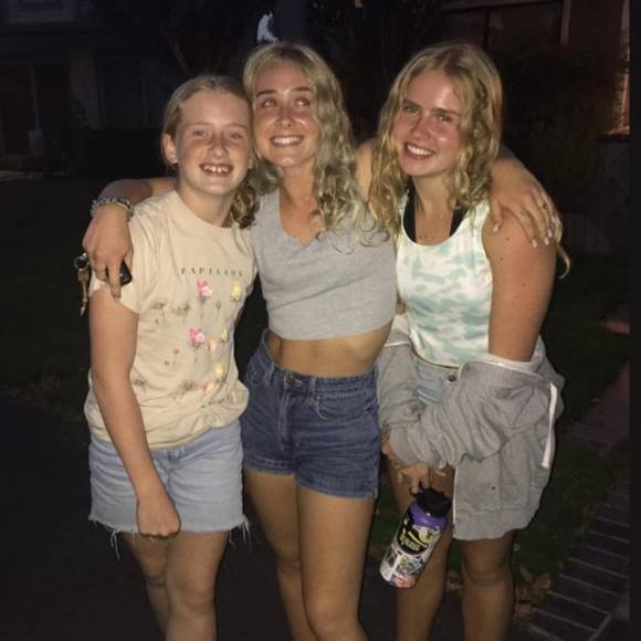 Profile Picture of Connie Veling (@connieveling) on Poshmark