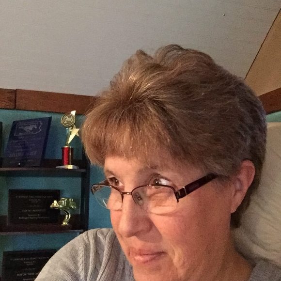 Profile Picture of Darlene Reichenbach-estergren (@destergren) on Poshmark