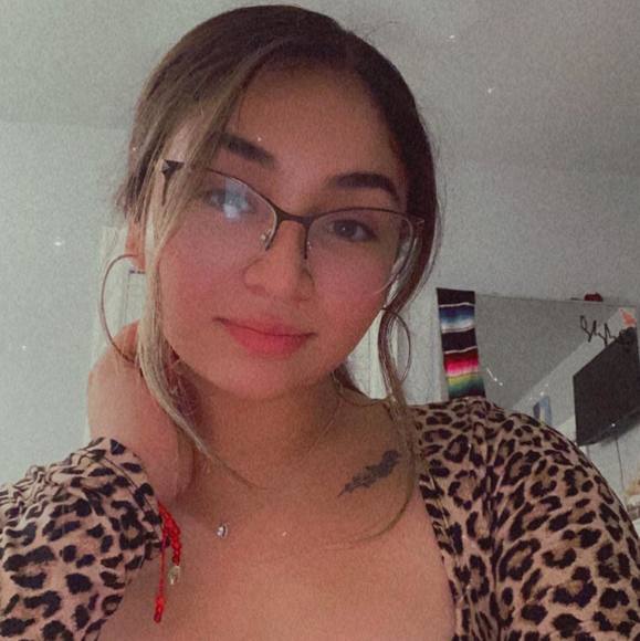 Profile Picture of Gisselle Ruelas (@__gisseller___) on Poshmark