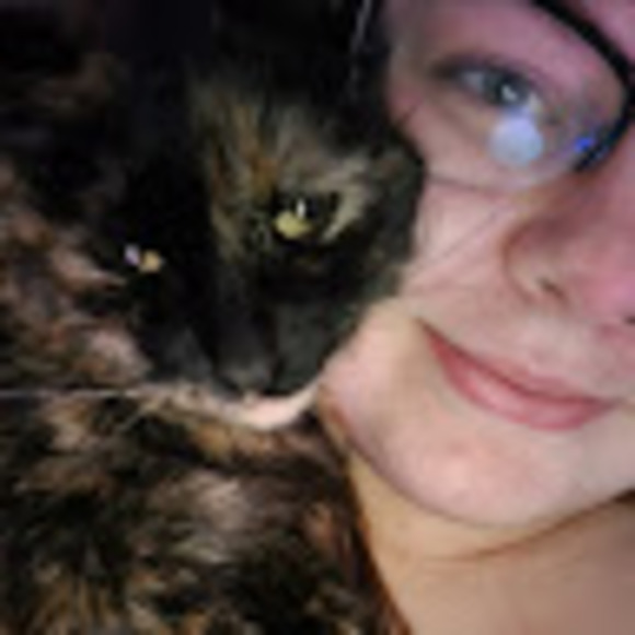 Profile Picture of Chey Besonen (@cheybes02) on Poshmark