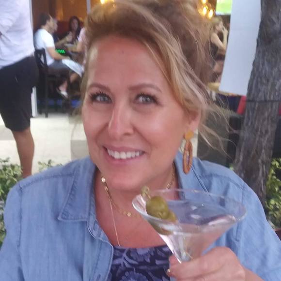 Profile Picture of Sharon Vitale arwady (@slarwady) on Poshmark