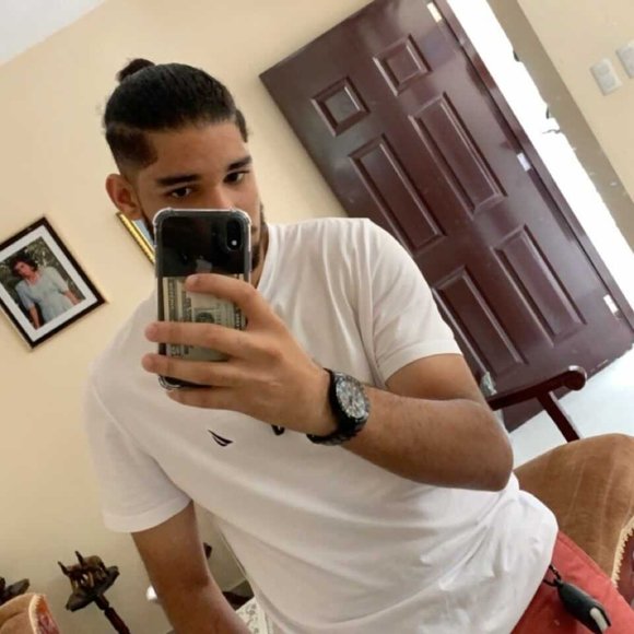 Profile Picture of Víctor Lorenzo (@lorenv0718) on Poshmark