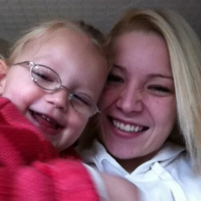 Profile Picture of Roxanne Emma Bates (@roxbates) on Twitter