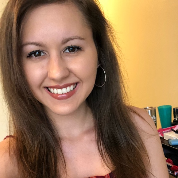 Profile Picture of Kelly Reager (@kreager97) on Poshmark