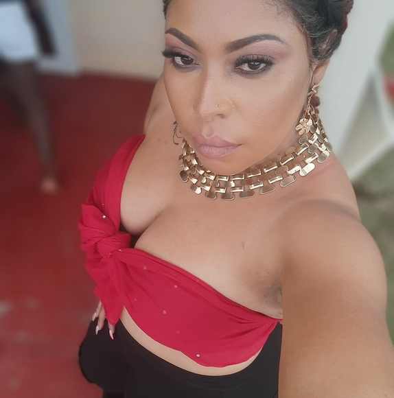 Profile Picture of Arlene Thomas (@arlenethomas614) on Poshmark