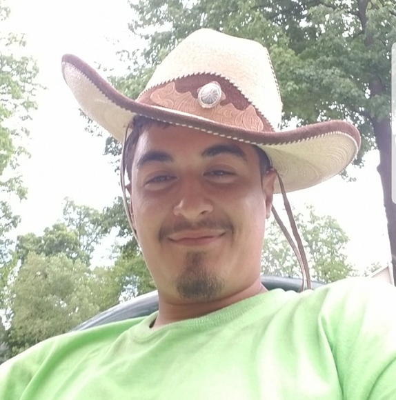 Profile Picture of Alejandro Olmos (@hands13) on Poshmark