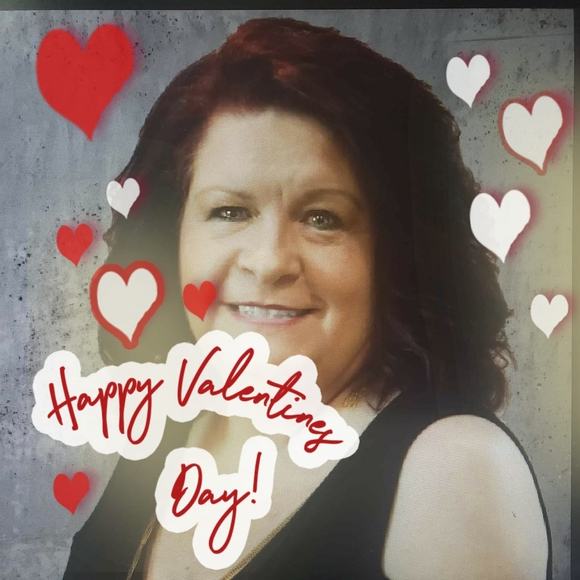 Profile Picture of Debbie Solomon (@deblsolomon66) on Poshmark
