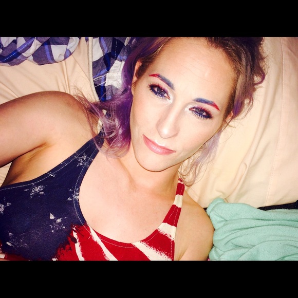 Profile Picture of Miriah Slider (@miriah286) on Poshmark