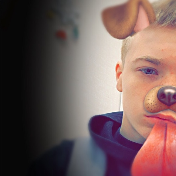 Profile Picture of Jordan Howe (@jordanhowe17) on Poshmark