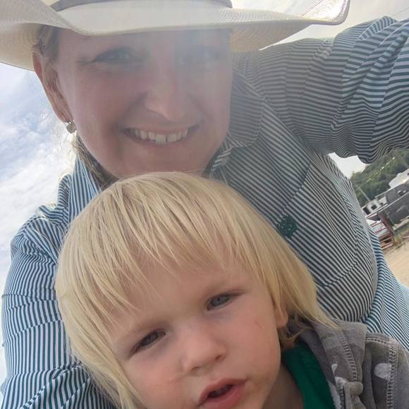 Profile Picture of Leann Bauer (@lbauer379) on Poshmark