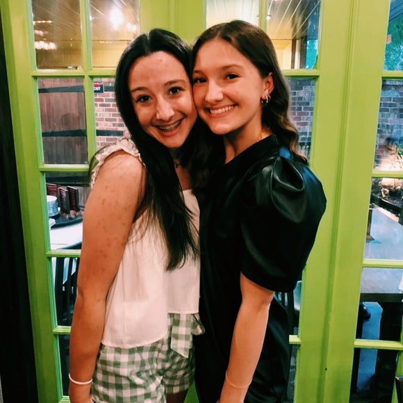 Profile Picture of Lydia Quinn (@lydiaquinn56) on Poshmark