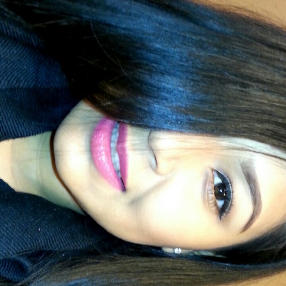 Profile Picture of Rosey Calvillo (@roseycheeks1993) on Poshmark