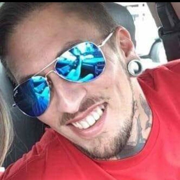 Profile Picture of Chris Wade (@chriswade544) on Poshmark