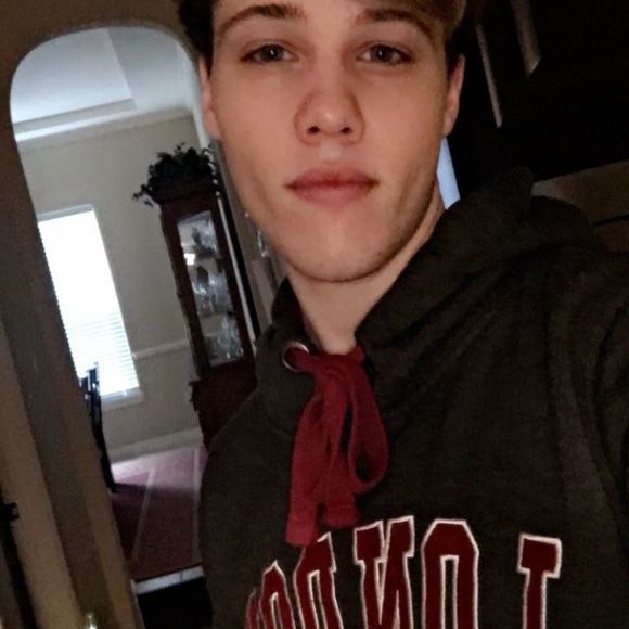 Profile Picture of Kyle Reeder (@10kreed) on Poshmark