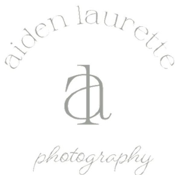 Profile Picture of Aiden Hogervorst- aiden laurette photography (@aidenlaurette) on Poshmark