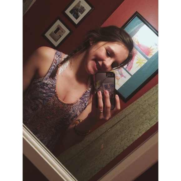 Profile Picture of Avery Throneberry (@avestberry) on Poshmark