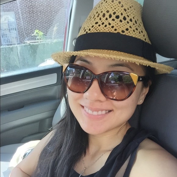Profile Picture of Leslie Wong (@kuki143) on Poshmark